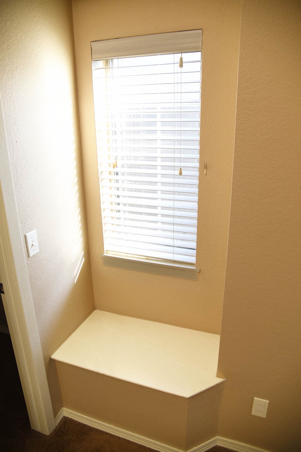 sunlight window at Graymayre Crossing Apartments, Spokane, WA, 99208