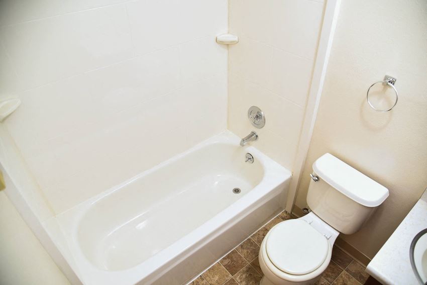 Bathroom With Bathtub Bathroom With Bathtub at Napa Apartments, Washington, 99207