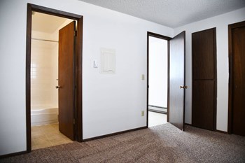 711 E Sharp Ave 1 Bed Apartment for Rent - Photo Gallery 7