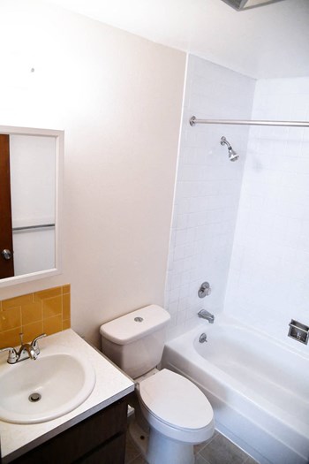 711 E Sharp Ave 1 Bed Apartment for Rent - Photo Gallery 6