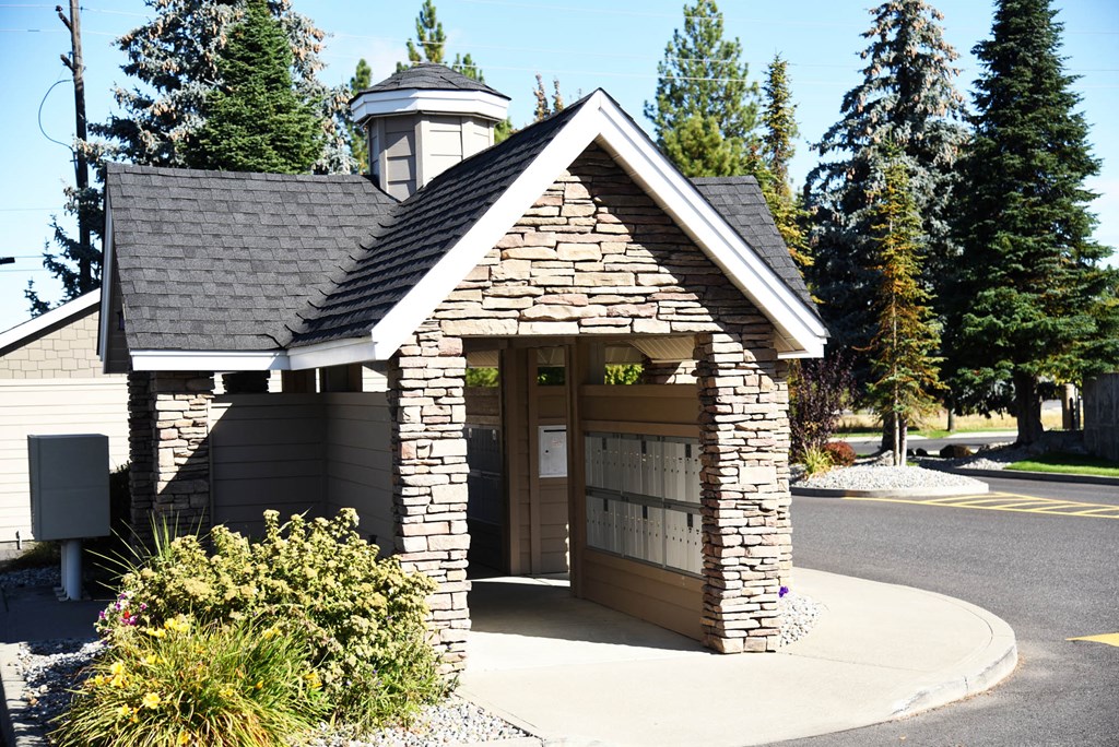 Entrance area at Graymayre Crossing Apartments, Washington