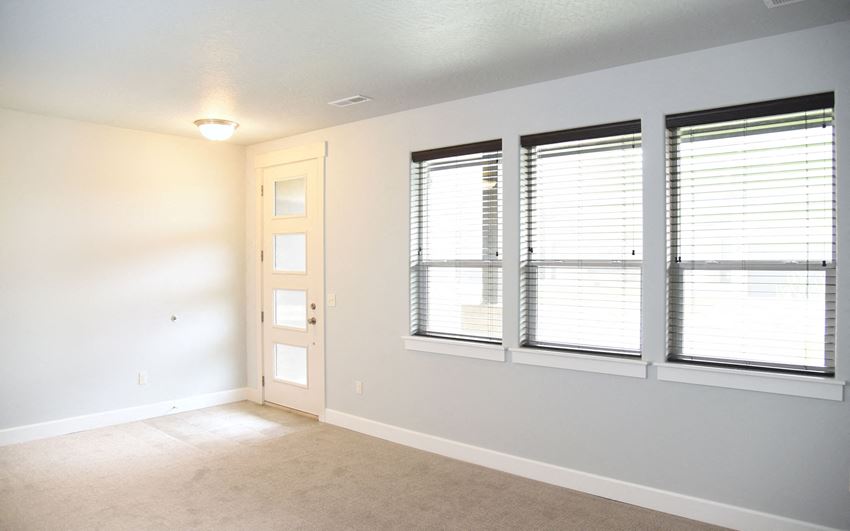 Expansive Windows Expansive Windows at StoneHorse at Wandermere, Spokane, Washington - Photo Gallery