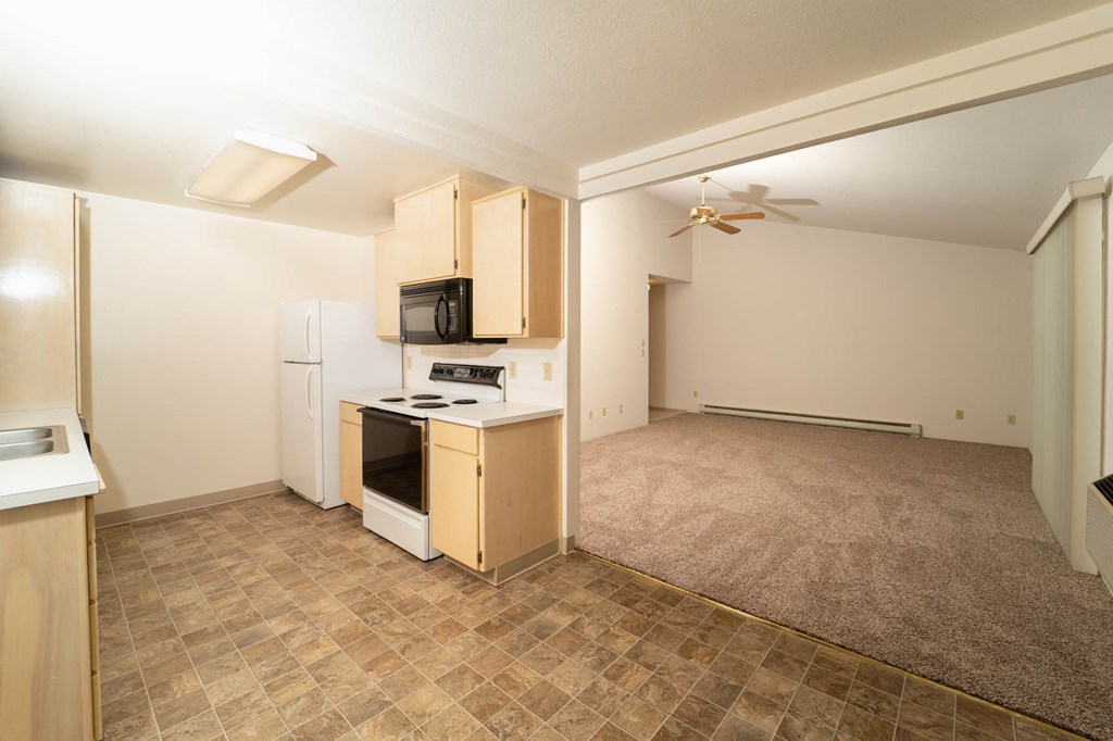Kitchen with Dining at Morning Glory Circle Apartments, Washington, 99208