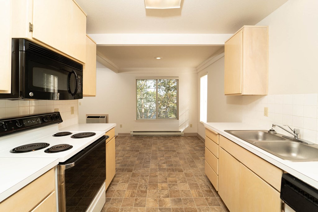 Kitchen gallery at Morning Glory Circle Apartments, Spokane, WA, 99208