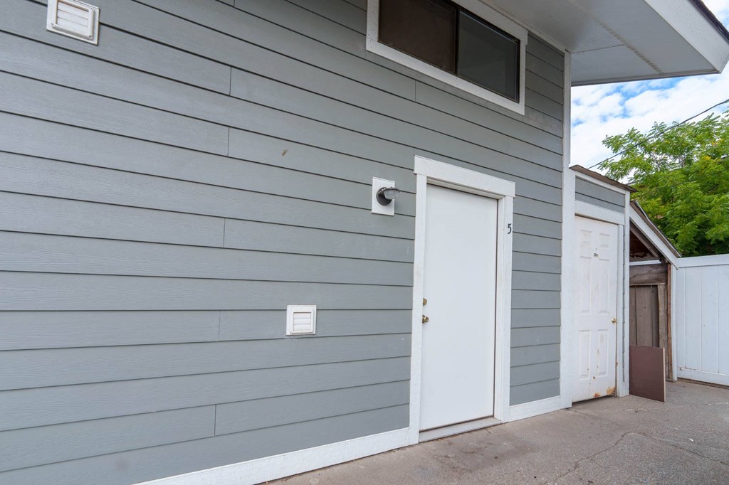 Backyard at Hogan Apartments, Washington