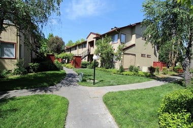 2120 Jennings Ave 1-2 Beds Apartment for Rent - Photo Gallery 1
