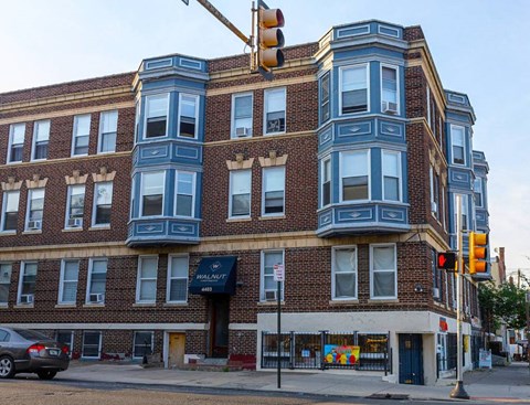 a tall brick building with a traffic light in front of it