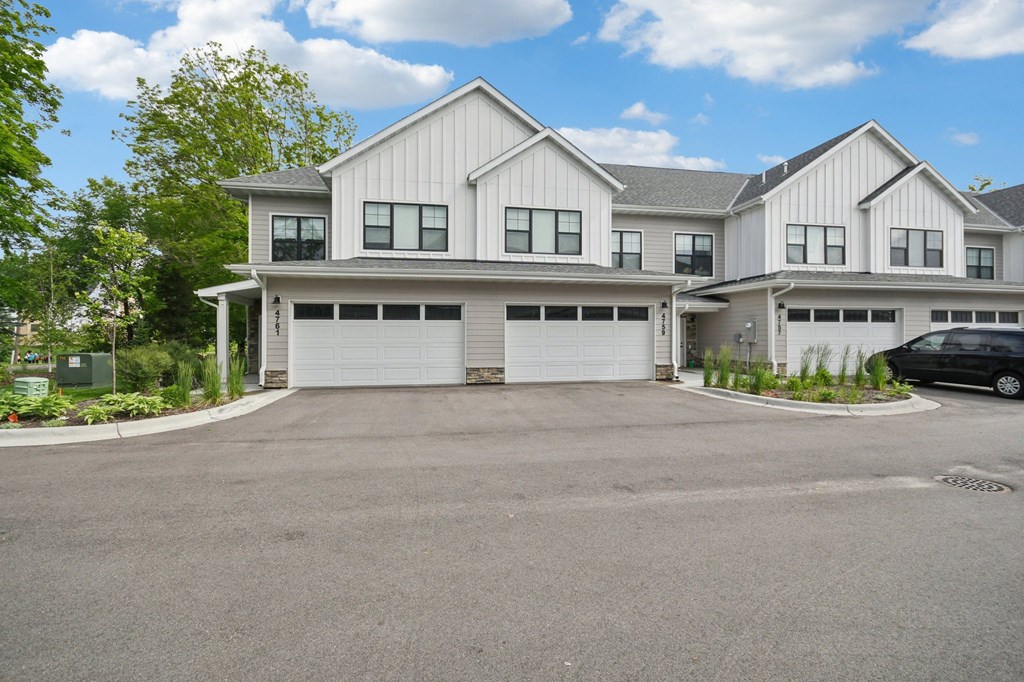 Ironwood townhomes a rental community in Medina, Minnesota