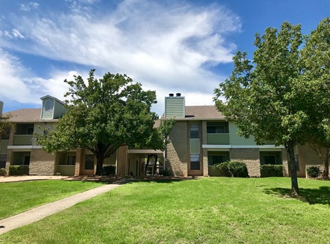 apartment complex at Palisades Park Apartments