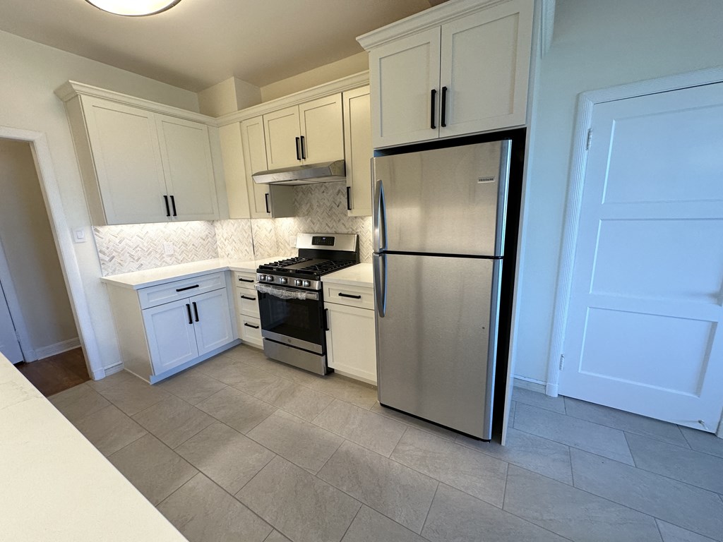 #207 1BR - Remodeled Kitchen