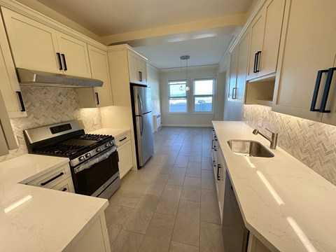 #207 1BR - Remodeled Kitchen