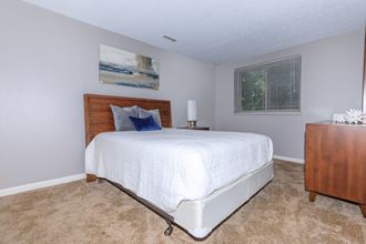 carpeted bedroom carpeted bedroom at 444 Park Apartments, Richmond Heights, 44143