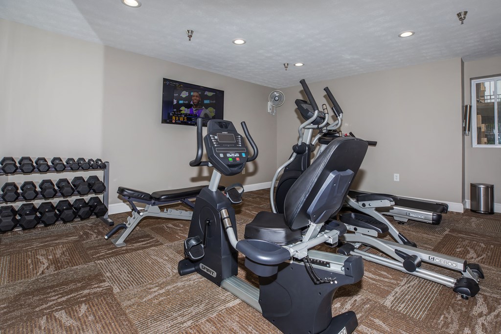 the gym at the whispering winds apartments in pearland, tx