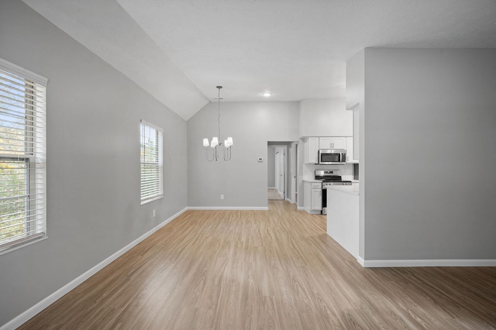 Apartment with wood floors in Mentor