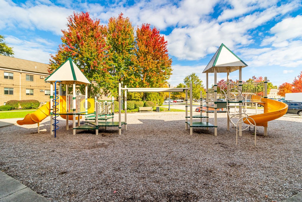 playground at stuart house apartments lakewood