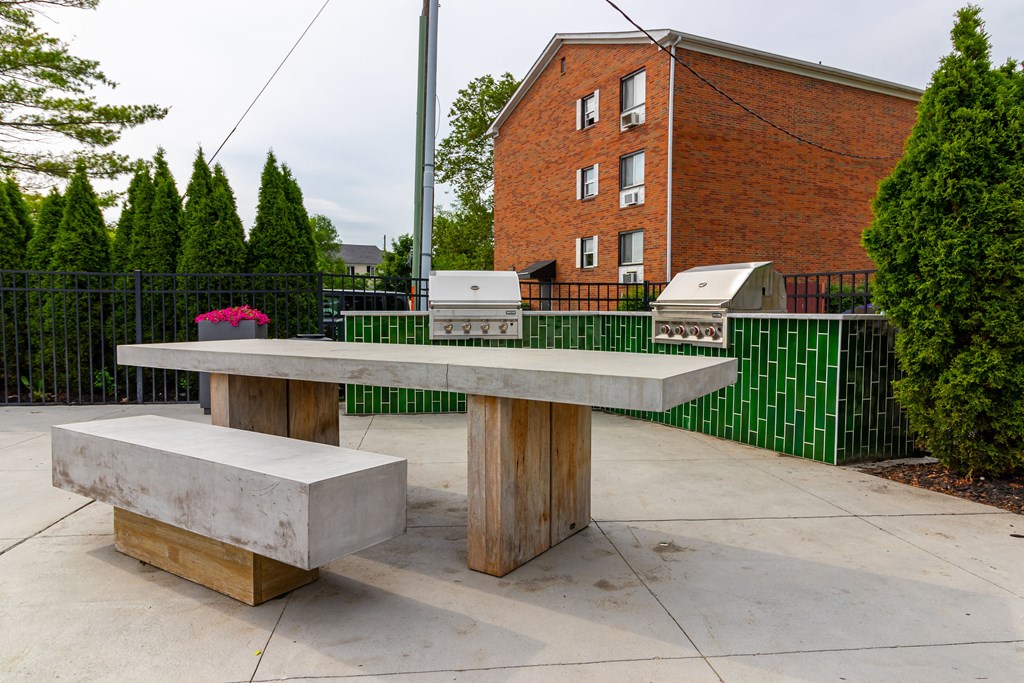 Outdoor Grilling Area  at Heritage Apartments, Columbus, OH