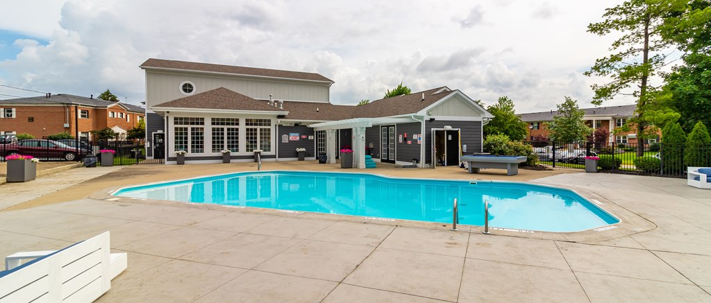 Outdoor Swimming Pool  at Heritage Apartments, Ohio