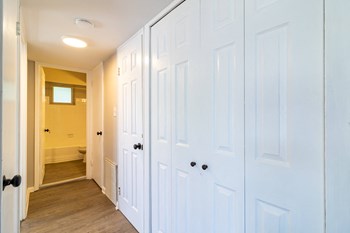 Ample hallway closet space - Photo Gallery 9