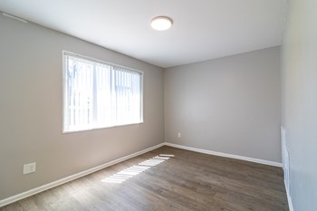 Renovated living room with plank flooring - Photo Gallery 2