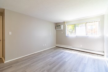 Living room at stuart house apartments - Photo Gallery 7