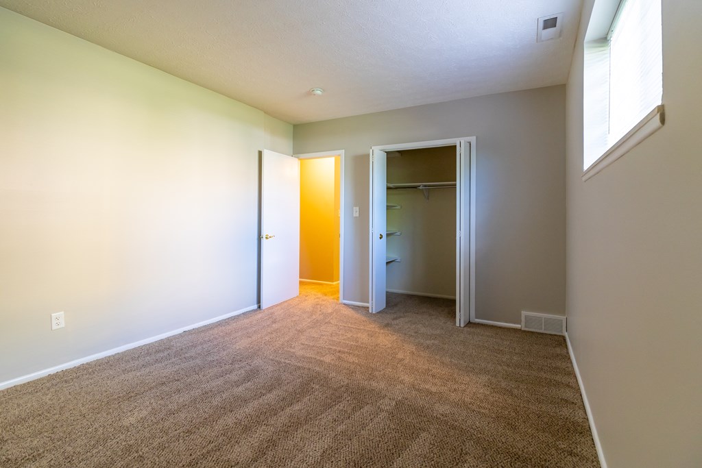 Valley Plaza Cleveland Apartment Complex Bedroom