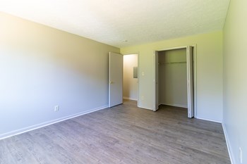 Upgraded Suite Master bathroom with plank flooring - Photo Gallery 6