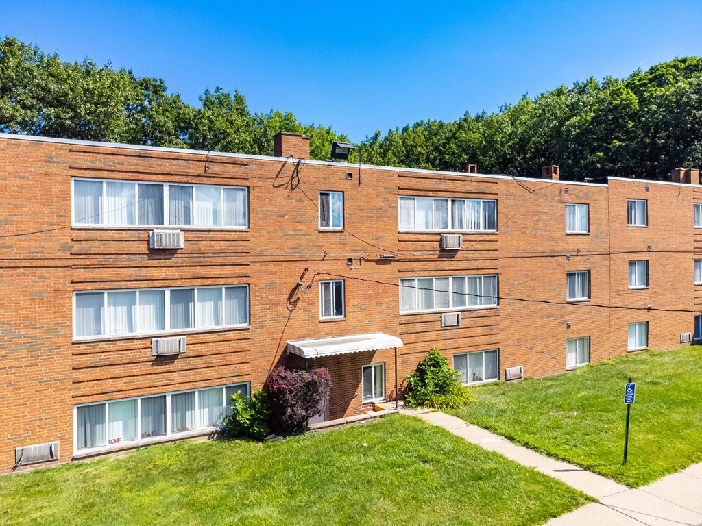 Back entry of Brookside Way