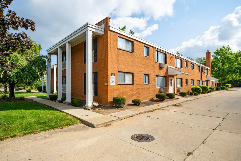 Exterior of Arlen Apartments