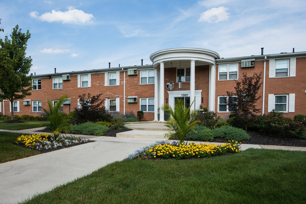 Walking Path at Heritage Apartments, Columbus, 43212