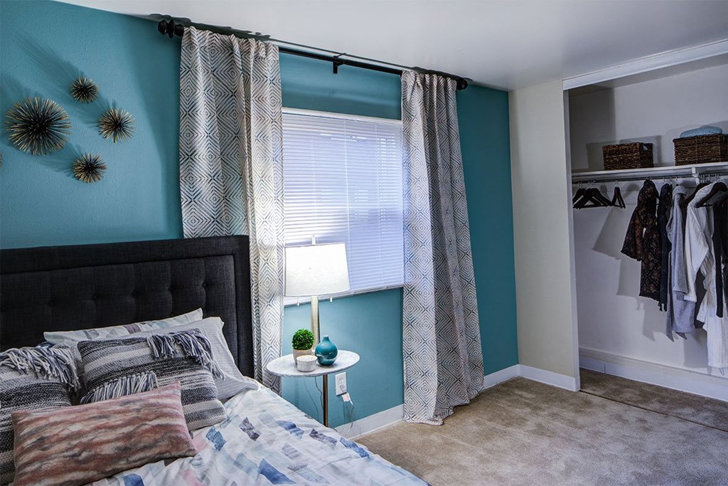 Beautiful Bright Bedroom at Heritage Apartments, Columbus