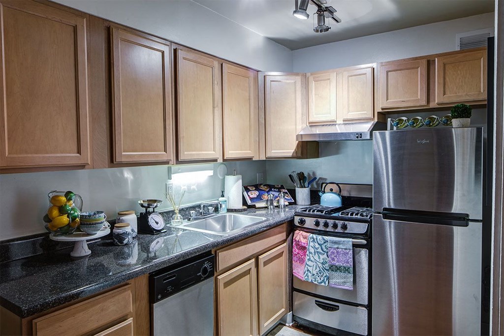 Fully Equipped Kitchen at Heritage Apartments, Ohio