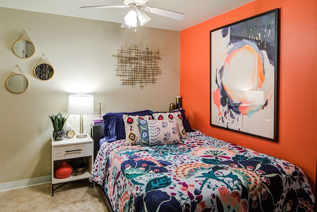 Classic Bedroom at Heritage Apartments, Columbus, OH