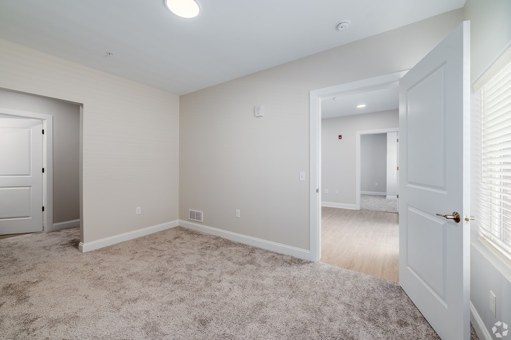 A room with a carpeted floor and white walls. at Park Lamont Townhomes Apartments, Ohio, 44106
