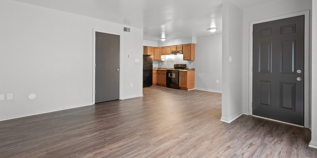 Apartment with wood floors at Commons At Waters Edge, Columbus, OH 43232
