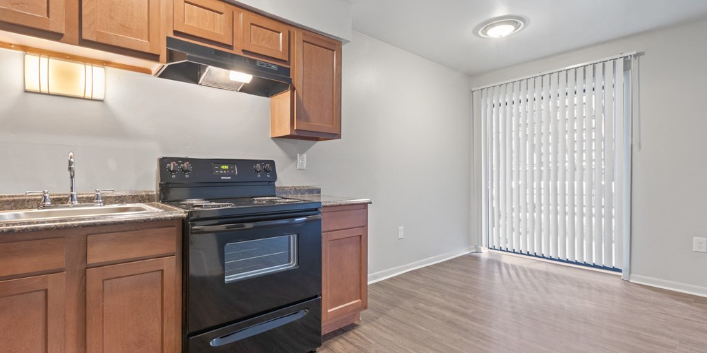 Kitchen with modern finishes at Commons At Waters Edge, Columbus