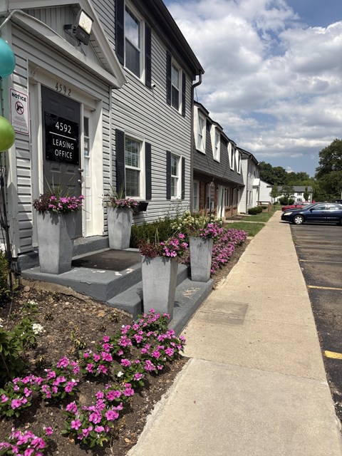 A row of houses with a leasing office in the middle.