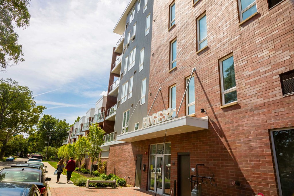 edge 32 exterior entry