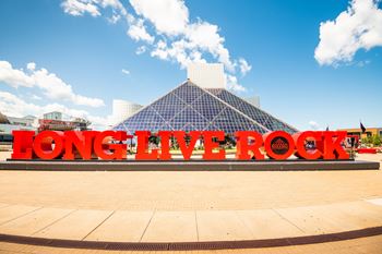 the long live rock sign in front of the louvre museum