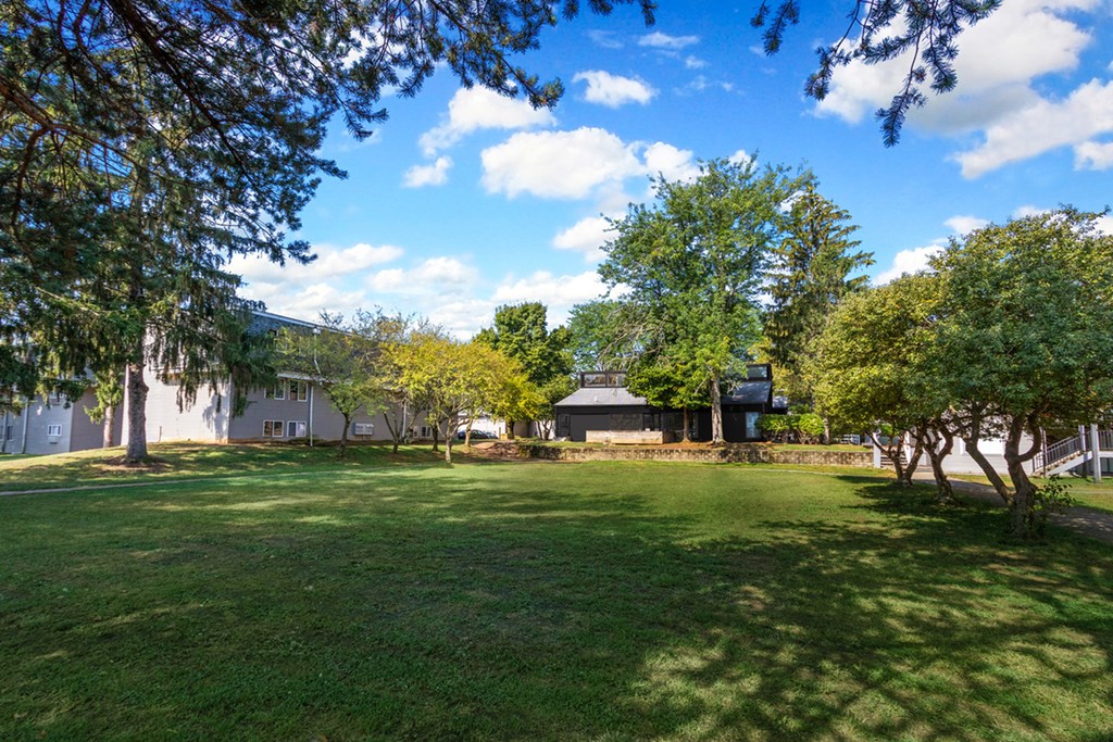 outdoor space at Commons At Waters Edge, Columbus Ohio