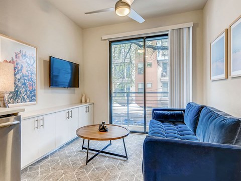 Sentral East Austin 1630 Designer-Furnished One Bedroom Apartment Suite