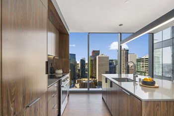 the modern floor-to-ceiling windows with city views of seattle - Photo Gallery 23