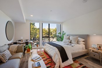 Bright bedroom with natural lighting and space - Photo Gallery 5