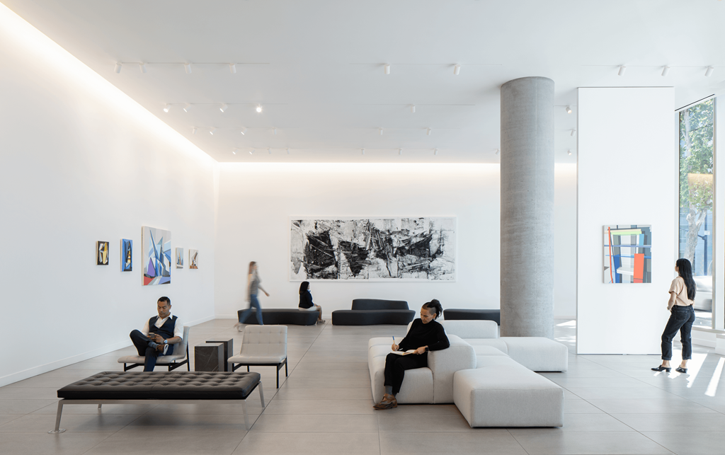 miro art gallery with visitors