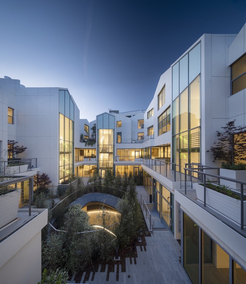 Beverly Hills Gardenhouse courtyard image