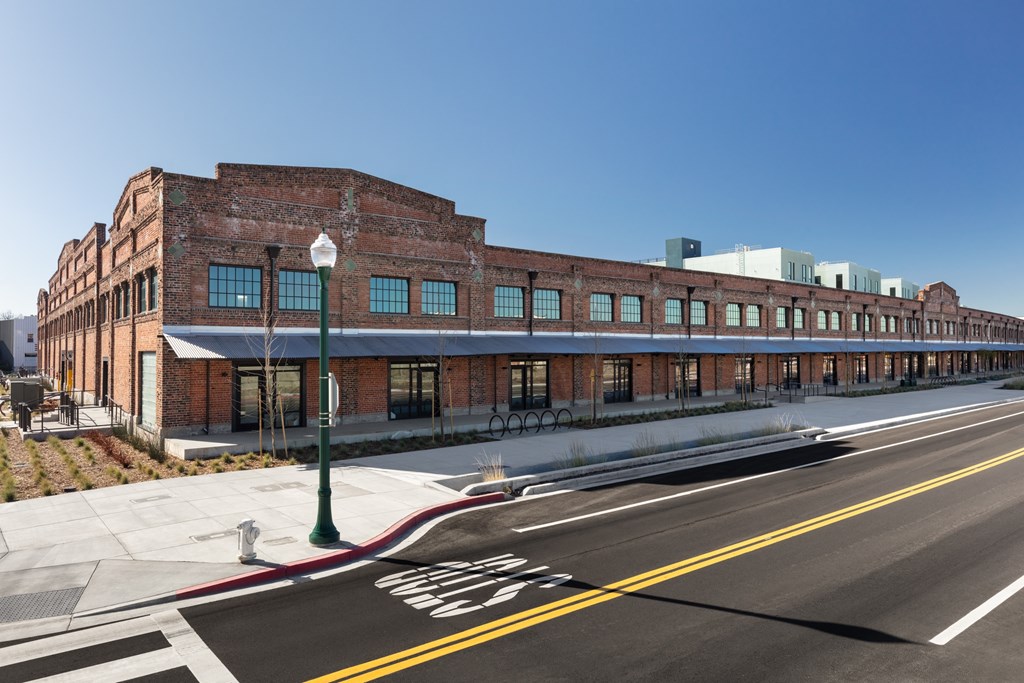 Star Harbor Apartments & Townhomes located in Alameda, CA.