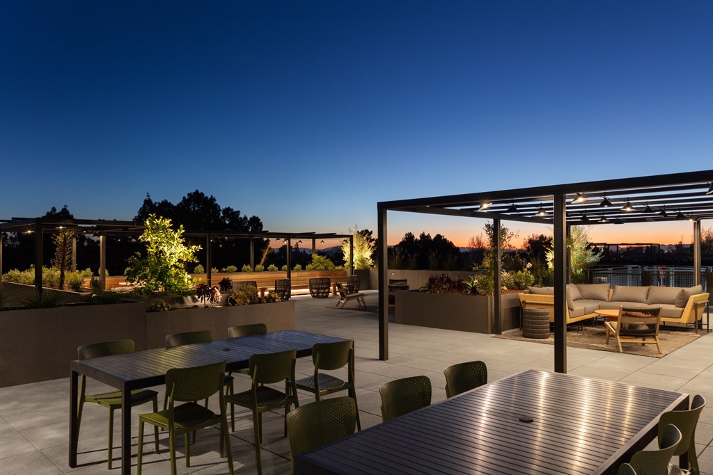 Rooftop lounge at Star Harbor Apartments & Townhomes in Alameda, CA.