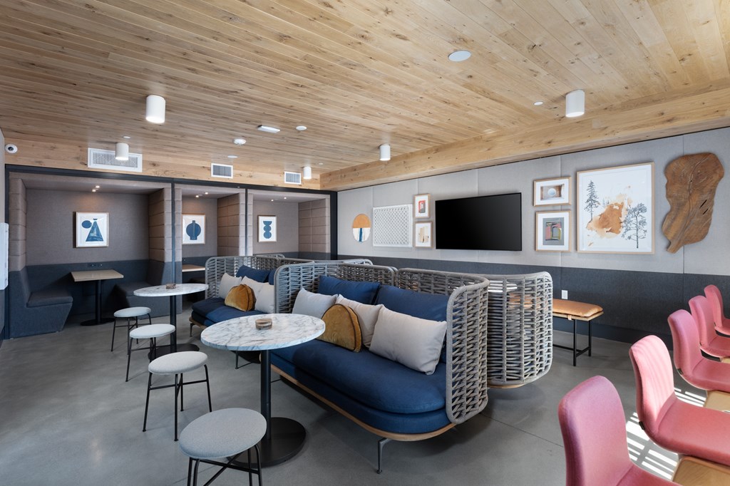 Wifi Lounge at Star Harbor Apartments & Townhomes in Alameda, CA.