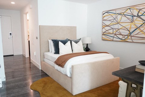 Large bed at Sentral DTLA.