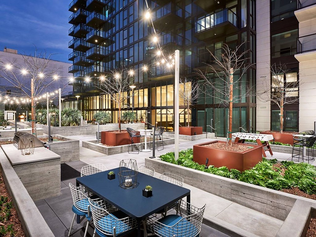 Sentral DTLA 755 Rooftop Entertainment Lounge