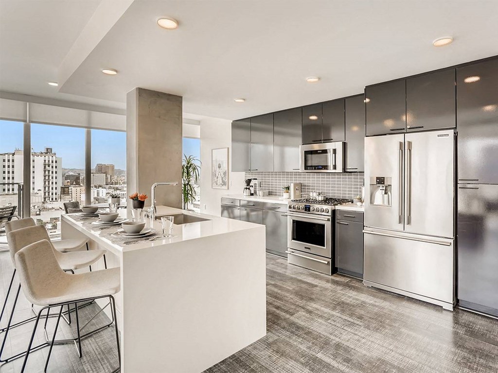 Sentral DTLA Two-Bedroom Fully-Equipped, Chef Style Kitchen